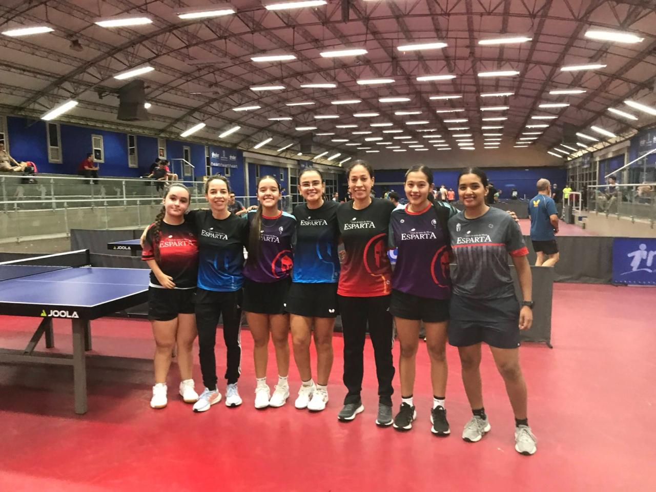 Equipo femenino Esparta en torneo