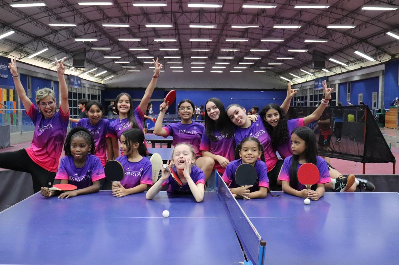 Niños y niñas en clase de fundamentación